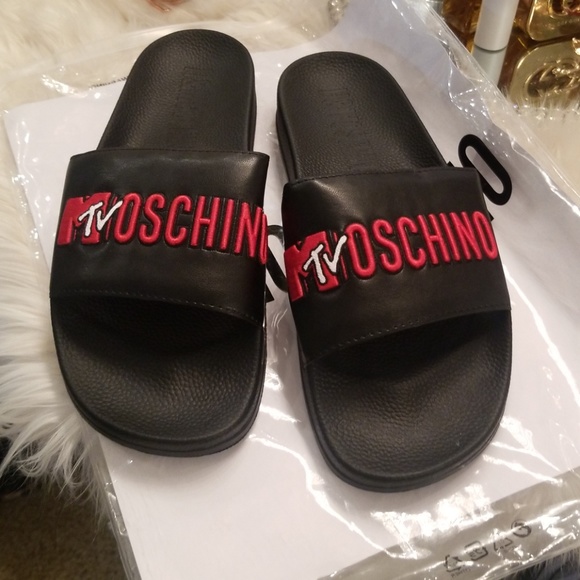 Moschino & H&M slides main image 4